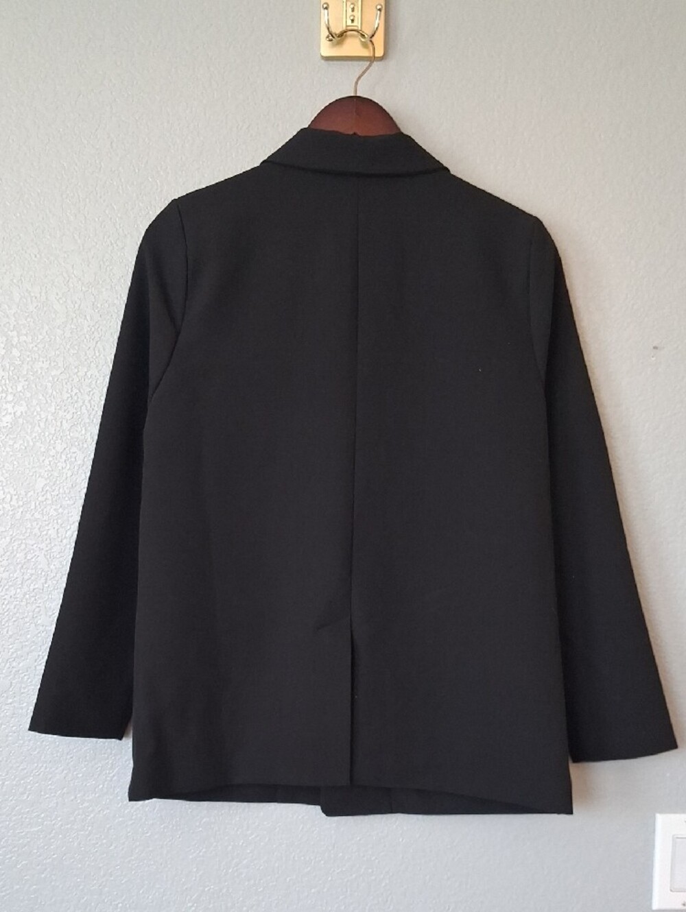 Old Navy Black Tailored Two-Button Blazer - Picture 4 of 4